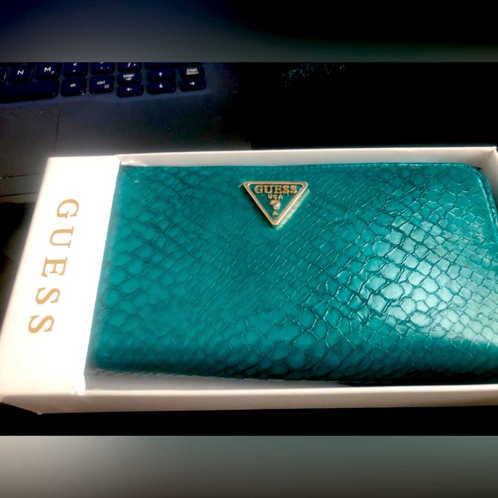 Women’s wristlet Guess wallet
